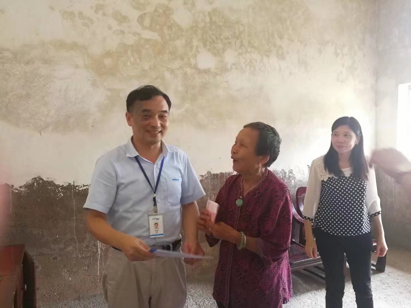 YP电子医疗扶贫活动